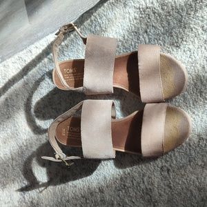 Toms Block Heels - tan, size 10